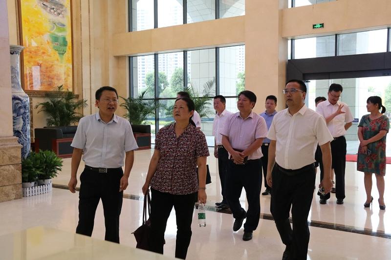 湖南省人大社會(huì)委、省總工會(huì)來(lái)公司調(diào)研