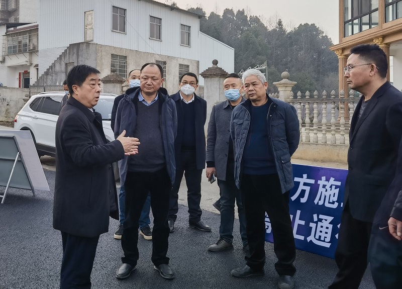 文春方、周鴻一行調(diào)研市政公司承建的“四好農(nóng)村路”項(xiàng)目