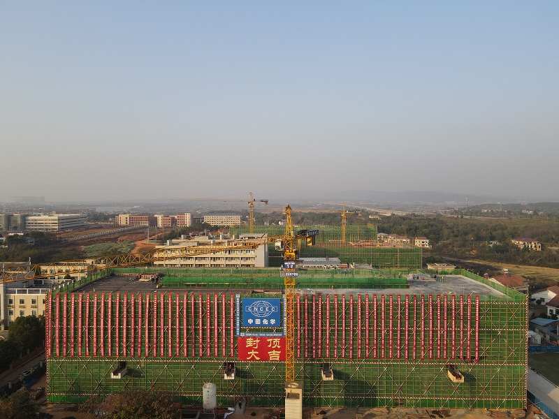 市政公司岳陽高新區(qū)標(biāo)準(zhǔn)化廠房(二期)項目單體封頂